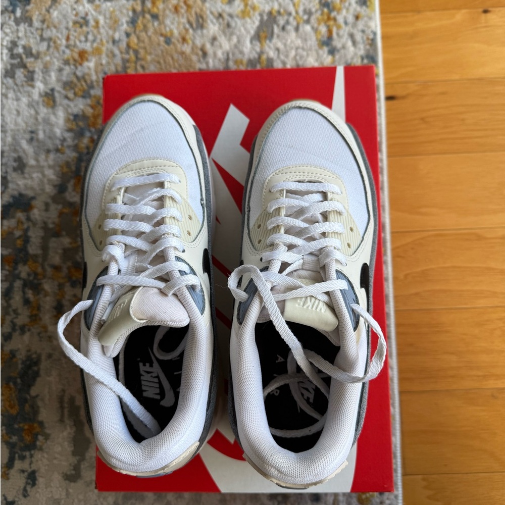 NIKE Air Max 90 LV8 Women’s Sneakers Size 8 White Grey - Picture 5 of 8